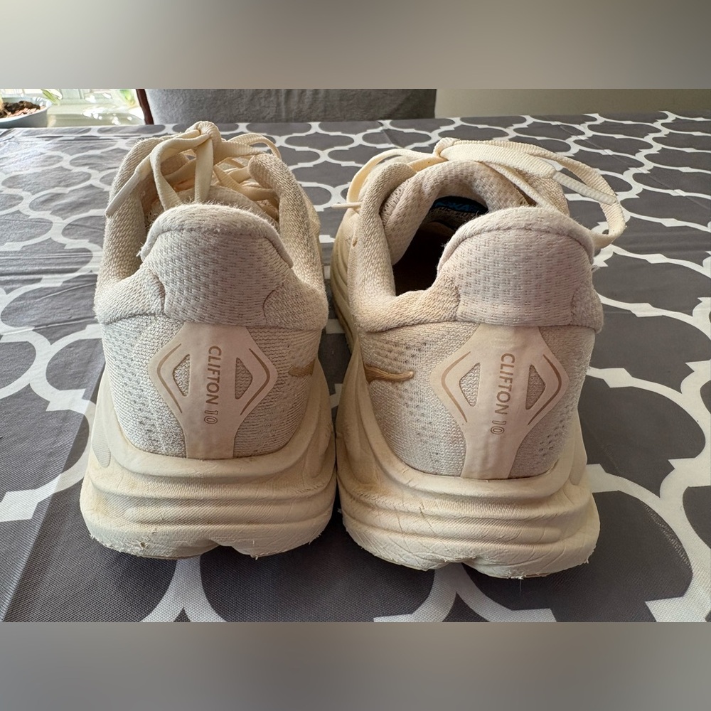 Hoka Clifton 10 ladies running shoes sneakers in Vanilla/Birch size 8.5. - Picture 8 of 14